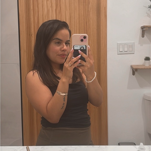 Meet your Posher, Monee - Picture 7 of 7